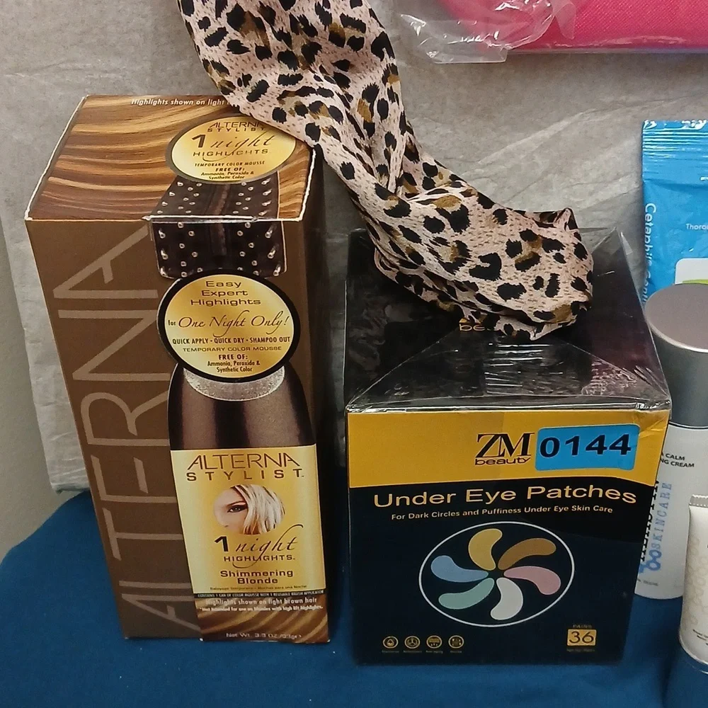 SKIN CARE BUNDLE W/SKIN BAG SEE DESCRIPTION FOR CONTENTS